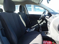 Personenauto - afbeelding 6 van  21