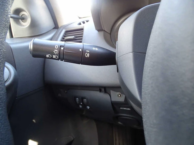 Personenauto - afbeelding 10 van  21