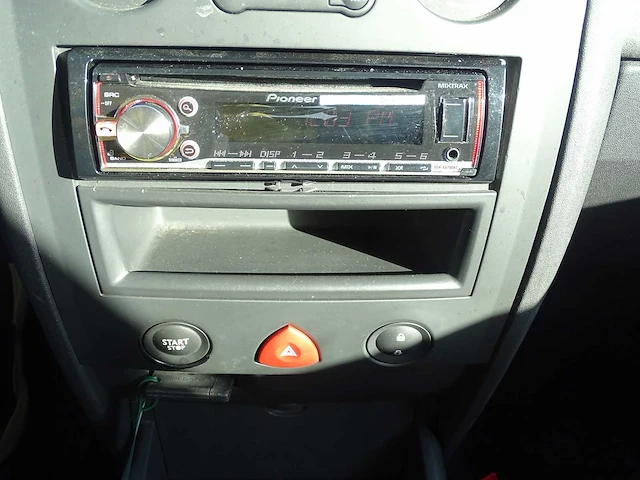 Personenauto - afbeelding 11 van  21