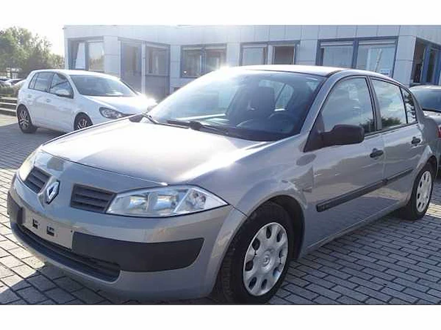 Personenauto - afbeelding 1 van  21