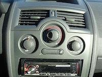 Personenauto - afbeelding 13 van  21