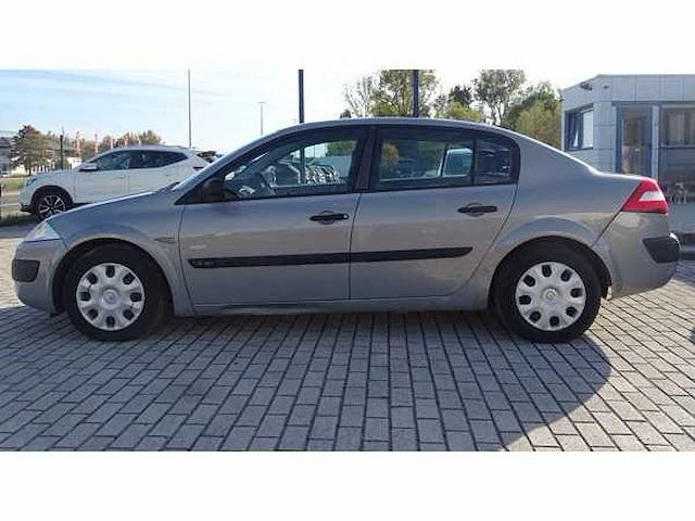 Personenauto - afbeelding 12 van  21