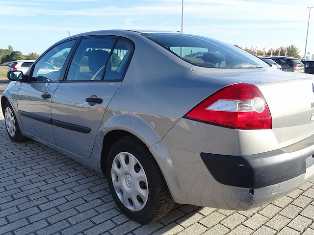 Personenauto - afbeelding 15 van  21