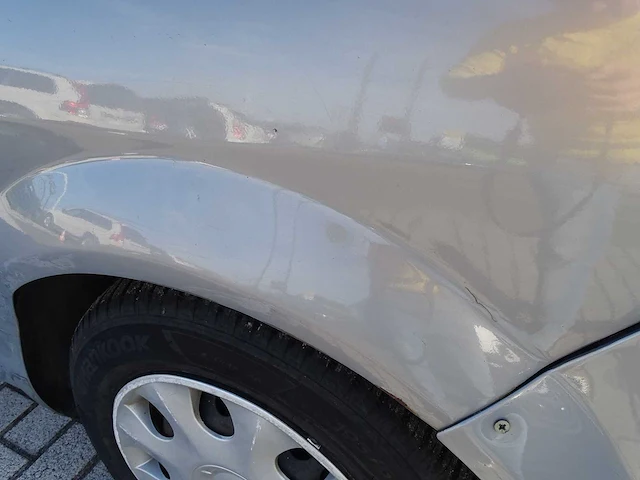 Personenauto - afbeelding 18 van  21