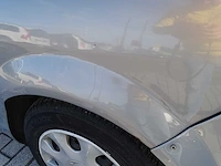Personenauto - afbeelding 18 van  21