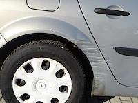 Personenauto - afbeelding 21 van  21
