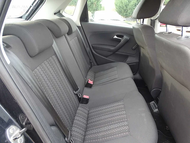 Personenauto - afbeelding 2 van  23