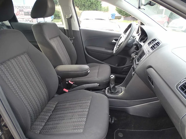 Personenauto - afbeelding 3 van  23