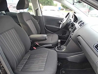 Personenauto - afbeelding 3 van  23