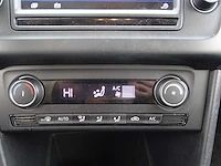 Personenauto - afbeelding 8 van  23