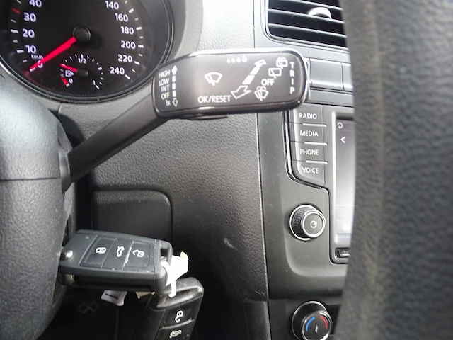 Personenauto - afbeelding 9 van  23