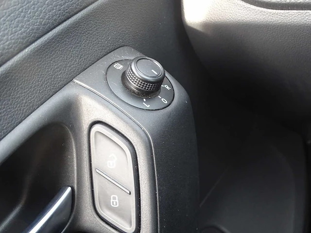 Personenauto - afbeelding 11 van  23