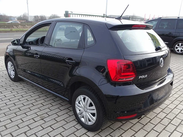 Personenauto - afbeelding 18 van  23