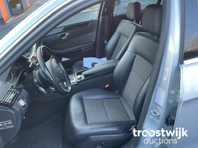Personenauto - afbeelding 11 van  11