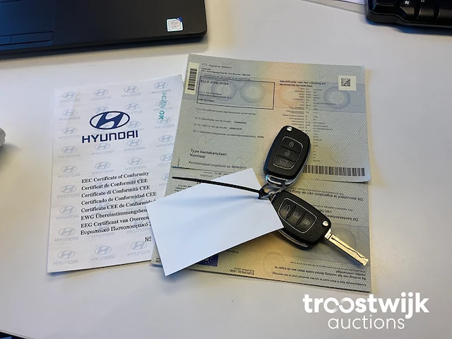 Personenauto - afbeelding 2 van  10