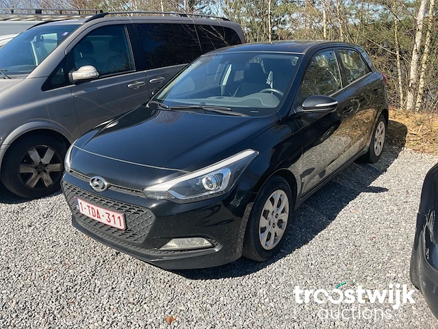 Personenauto - afbeelding 1 van  10