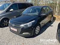 Personenauto - afbeelding 1 van  10