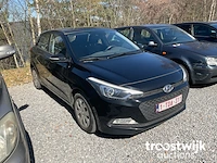 Personenauto - afbeelding 3 van  10