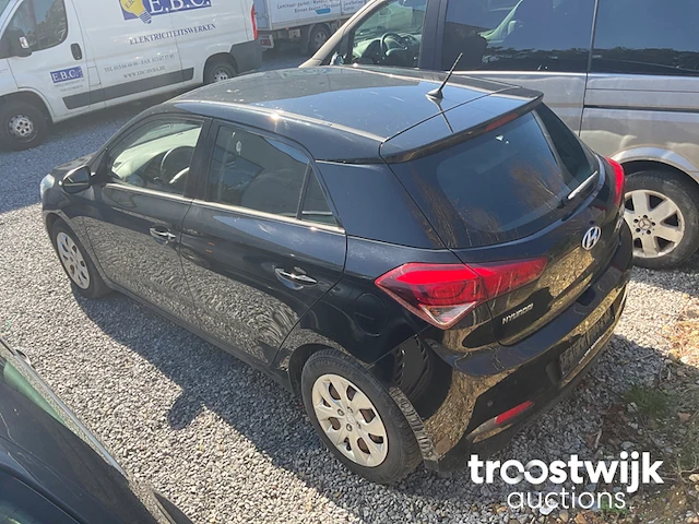 Personenauto - afbeelding 6 van  10