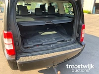 Personenauto - afbeelding 4 van  29