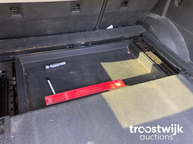 Personenauto - afbeelding 5 van  29