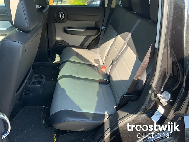 Personenauto - afbeelding 6 van  29