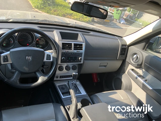 Personenauto - afbeelding 9 van  29