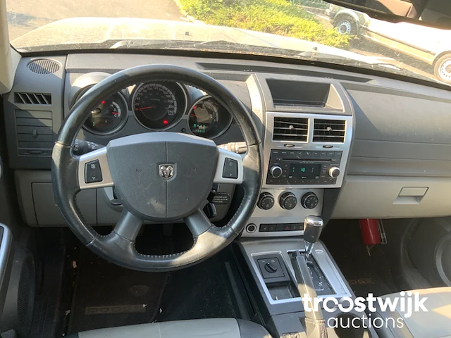 Personenauto - afbeelding 10 van  29