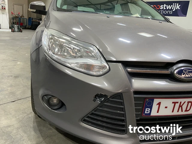 Personenauto - afbeelding 10 van  19