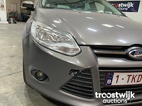 Personenauto - afbeelding 10 van  19