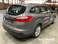 Personenauto - afbeelding 15 van  19