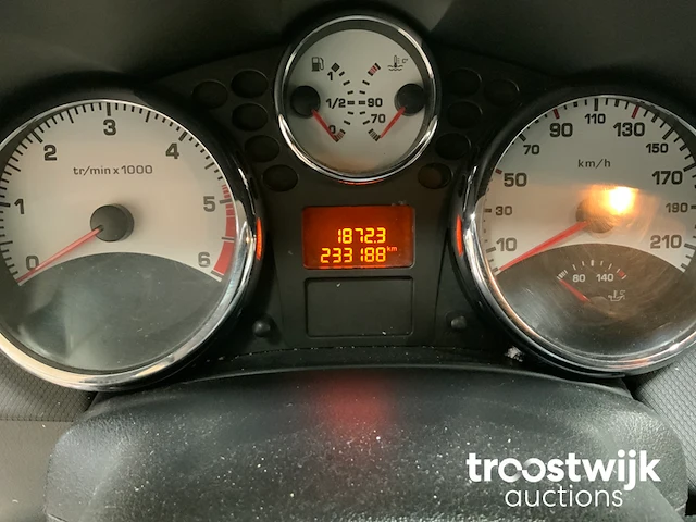 Personenauto - afbeelding 2 van  16