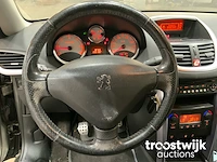 Personenauto - afbeelding 3 van  16