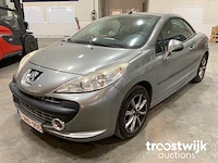 Personenauto - afbeelding 1 van  16