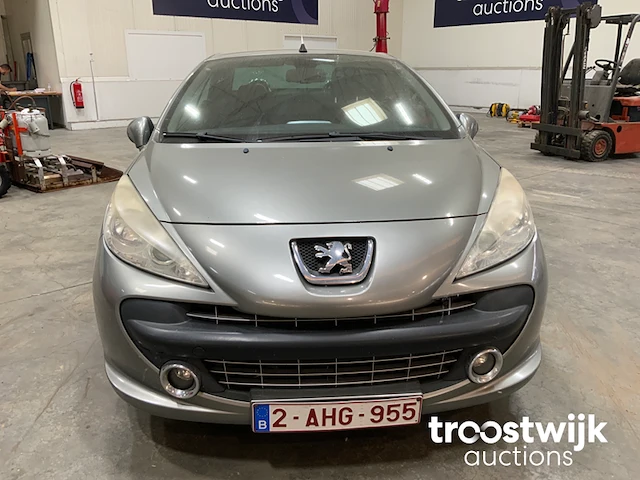 Personenauto - afbeelding 9 van  16