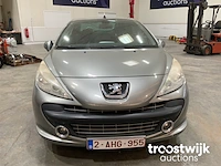 Personenauto - afbeelding 9 van  16