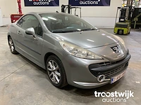 Personenauto - afbeelding 10 van  16
