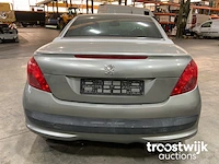 Personenauto - afbeelding 13 van  16