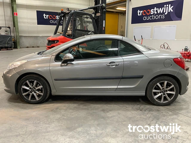 Personenauto - afbeelding 15 van  16