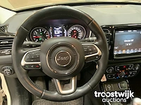 Personenauto - afbeelding 2 van  17