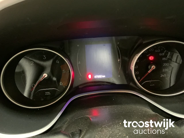 Personenauto - afbeelding 3 van  17
