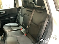 Personenauto - afbeelding 5 van  17