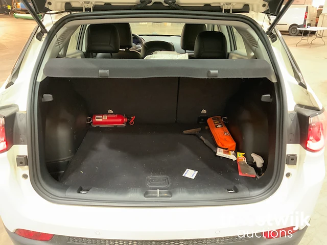 Personenauto - afbeelding 6 van  17