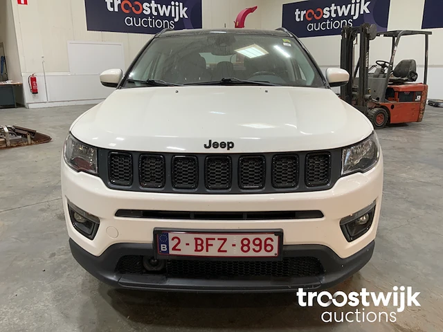 Personenauto - afbeelding 10 van  17