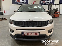 Personenauto - afbeelding 10 van  17