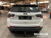 Personenauto - afbeelding 14 van  17