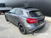 Personenauto - afbeelding 10 van  15