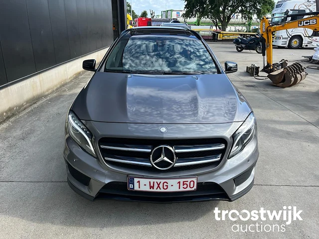 Personenauto - afbeelding 11 van  15