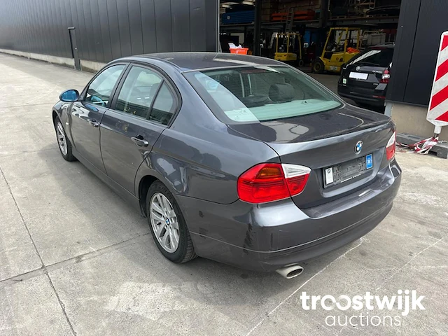 Personenauto - afbeelding 4 van  9