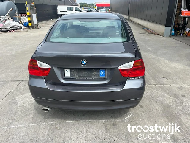 Personenauto - afbeelding 6 van  9